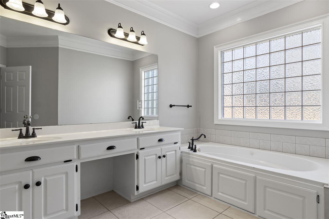 609 Abbey Road Easley, SC 29642 - Photo 13 of 36 Gallery Image 13