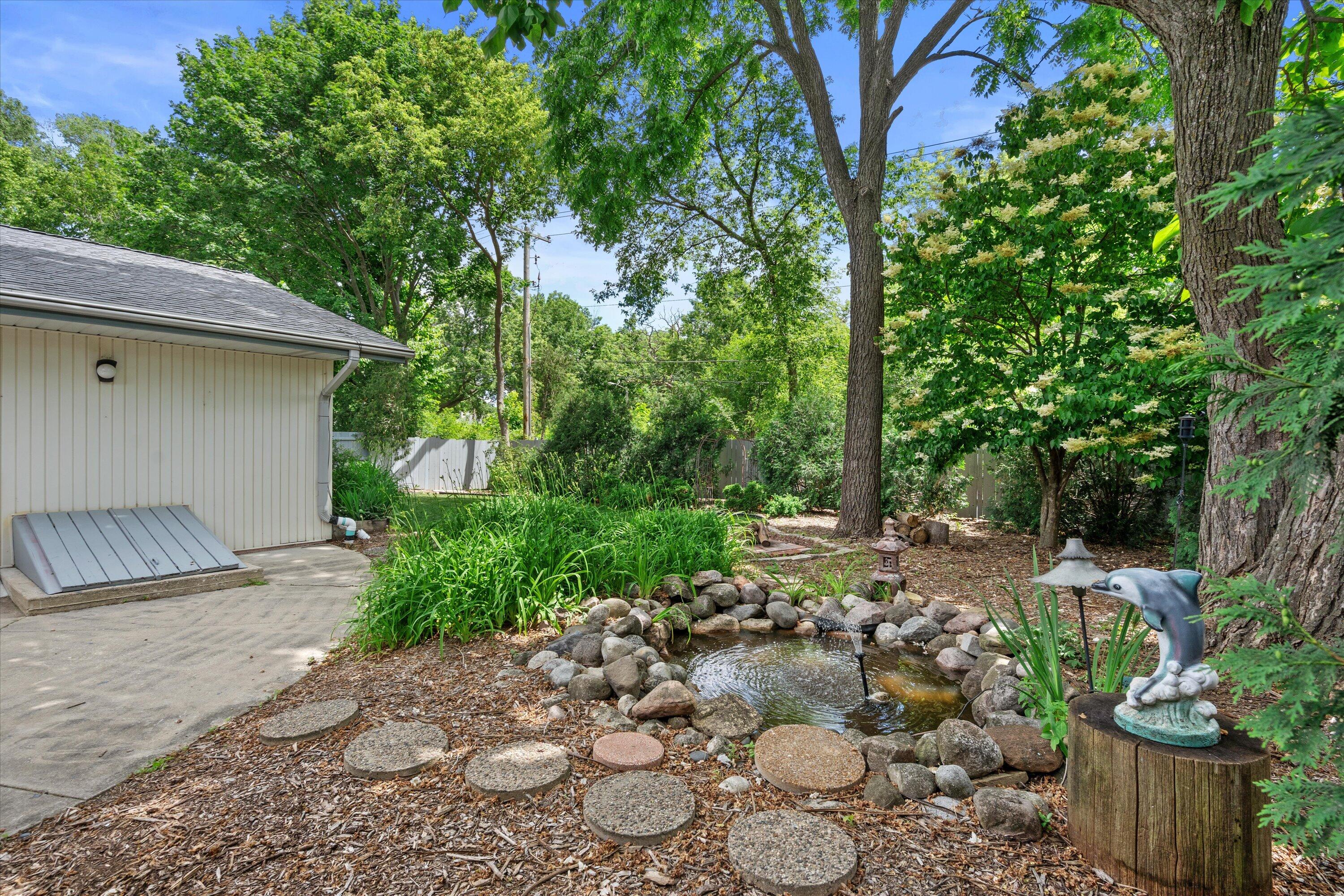 3240 South Hickory Road New Berlin, WI 53151 - Photo 34 of 37 35-DSC02708