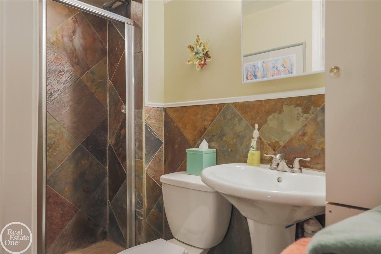 1391 Fairholme Road Grosse Pointe, MI 48236 - Photo 38 of 55 50001931-38.JPG
