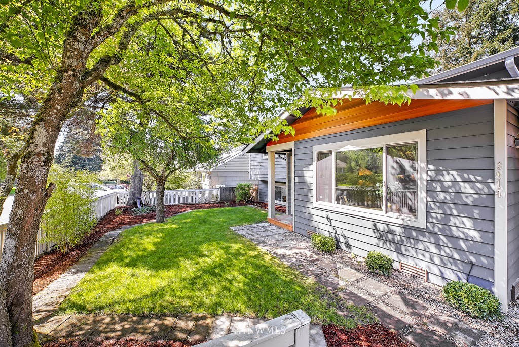 3914 Southwest 97th Street Seattle, WA 98136 - Photo 2 of 26 Gallery Image 2