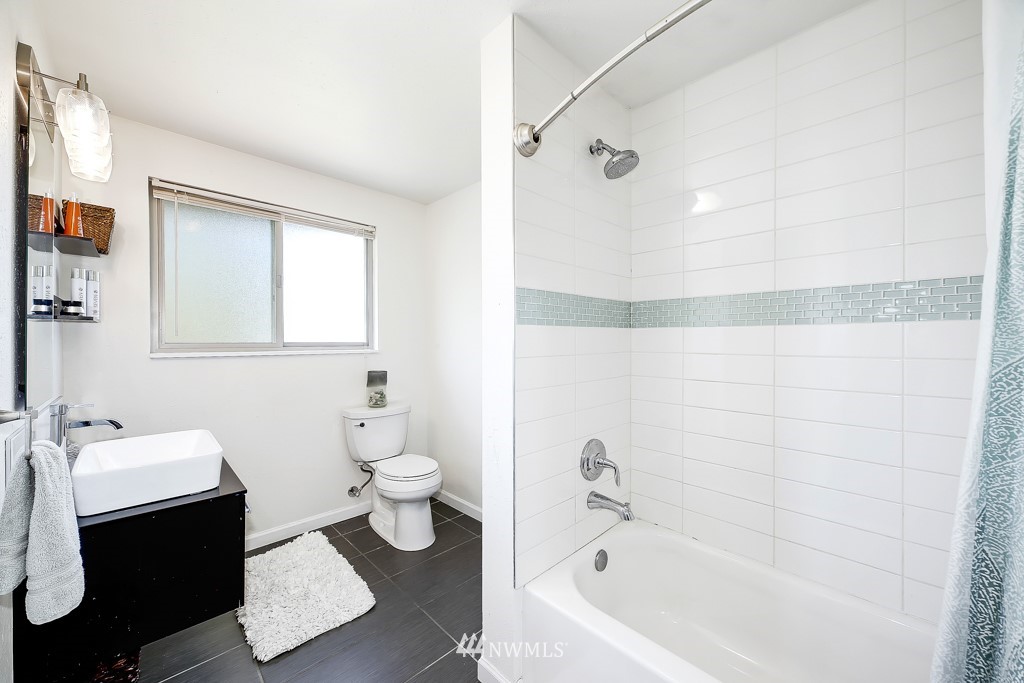 3914 Southwest 97th Street Seattle, WA 98136 - Photo 13 of 26 Gallery Image 13
