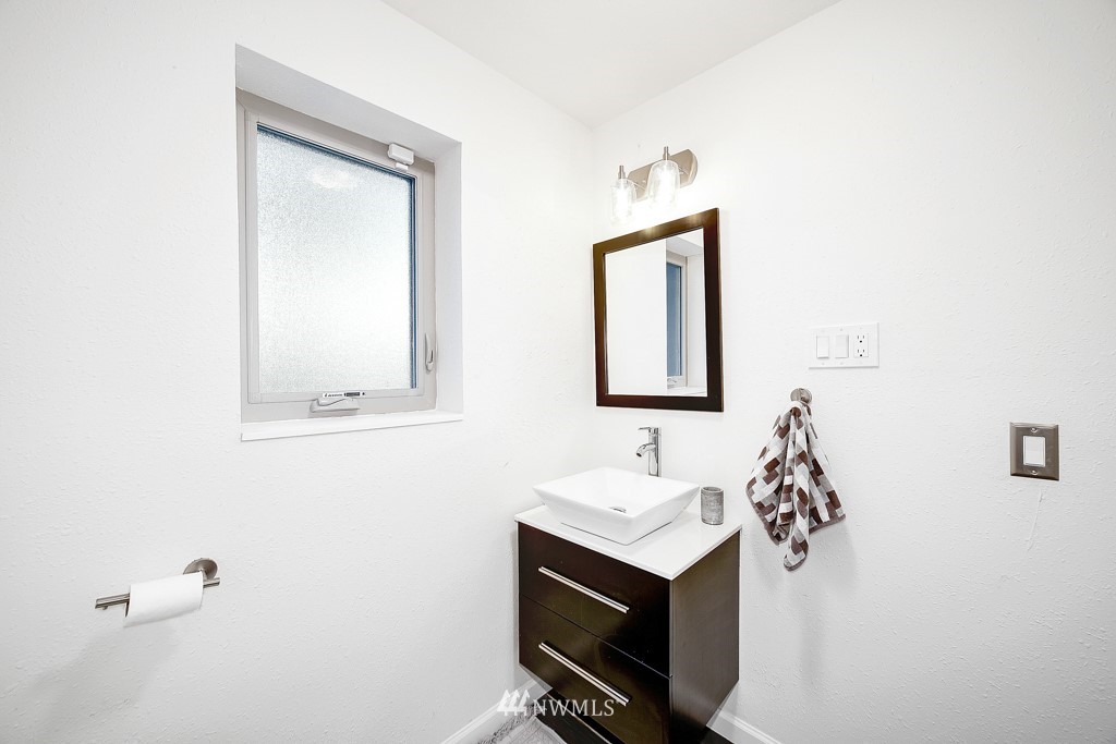 3914 Southwest 97th Street Seattle, WA 98136 - Photo 17 of 26 Gallery Image 17