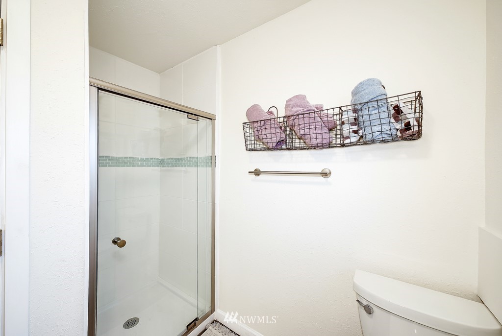 3914 Southwest 97th Street Seattle, WA 98136 - Photo 18 of 26 Gallery Image 18