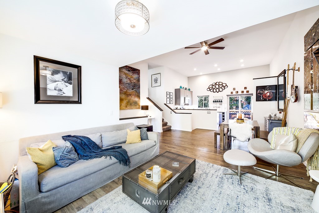 3914 Southwest 97th Street Seattle, WA 98136 - Photo 3 of 26 Gallery Image 3