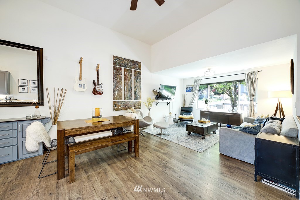 3914 Southwest 97th Street Seattle, WA 98136 - Photo 4 of 26 Gallery Image 4