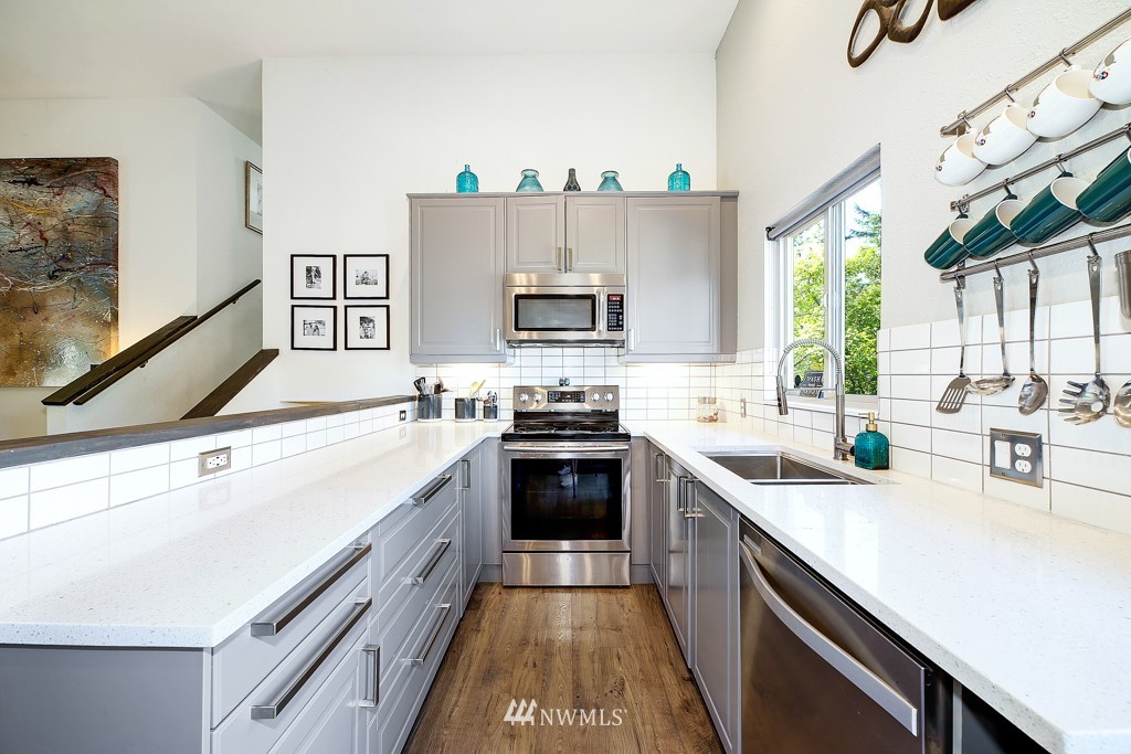 3914 Southwest 97th Street Seattle, WA 98136 - Photo 8 of 26 Gallery Image 8