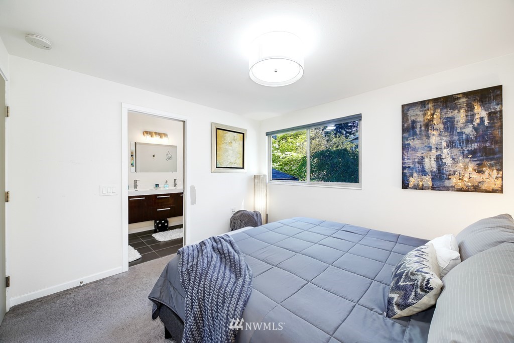 3914 Southwest 97th Street Seattle, WA 98136 - Photo 10 of 26 Gallery Image 10