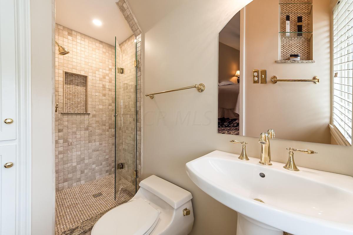 2340 Oxford Road Columbus, OH 43221 - Photo 22 of 40