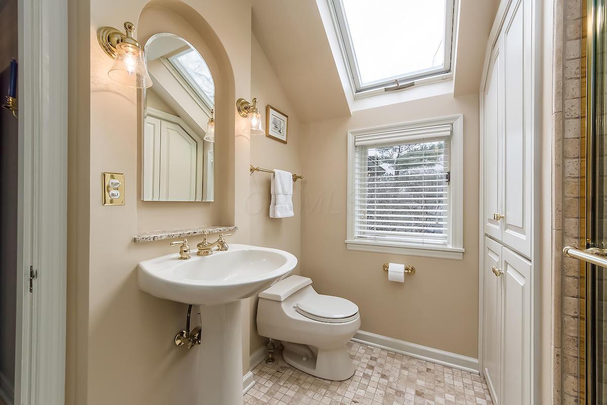 2340 Oxford Road Columbus, OH 43221 - Photo 23 of 40