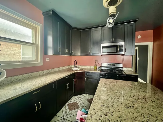 $275,000 | 2511 Elmwood Avenue, Berwyn, IL 60402