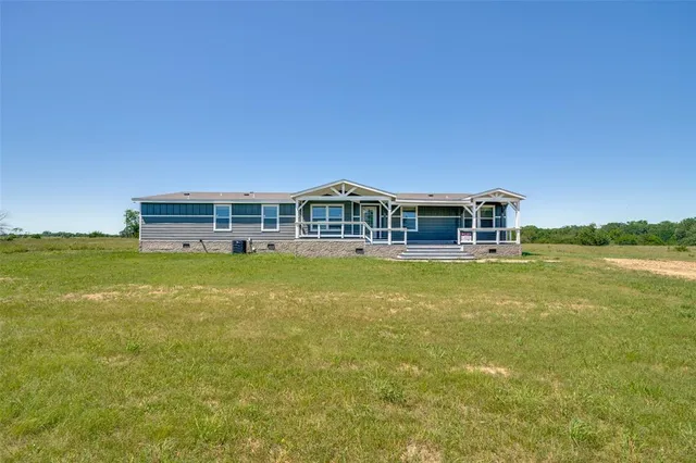 a view of a house with a big yard