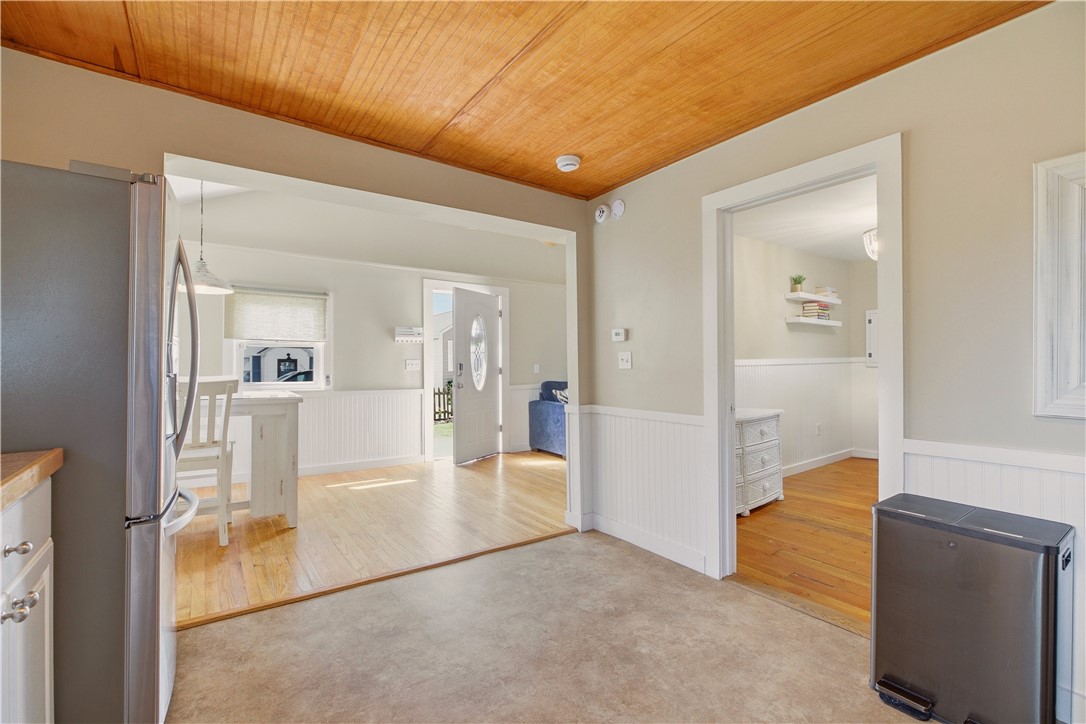 272 Riverside Street Portsmouth, RI 02871 - Photo 18 of 44