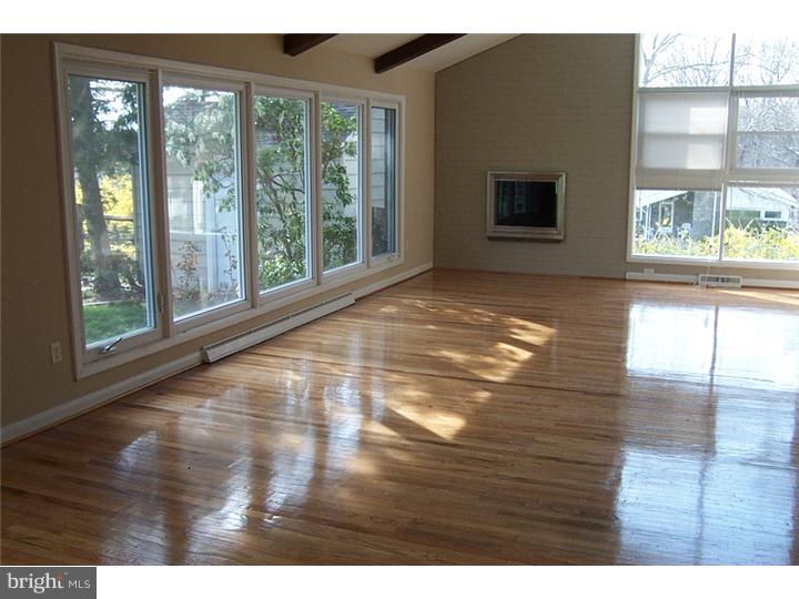 1518 Thornberry Road Wyncote, PA 19095 - Photo 2 of 11 Gallery Image 2
