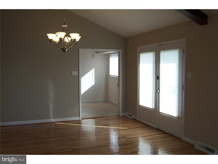 1518 Thornberry Road Wyncote, PA 19095 - Photo 3 of 11 Gallery Image 3