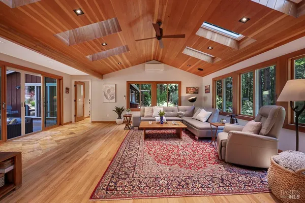 $1,550,000 | 17600 Willow Creek Road, Occidental, CA 95465