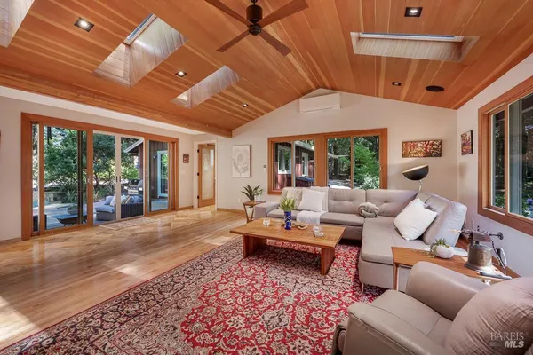 $1,550,000 | 17600 Willow Creek Road, Occidental, CA 95465