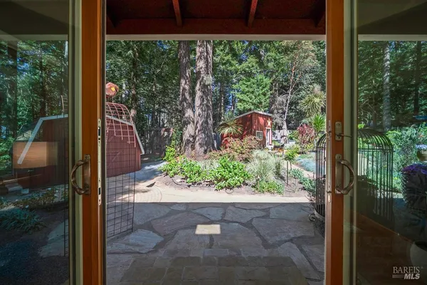 $1,550,000 | 17600 Willow Creek Road, Occidental, CA 95465