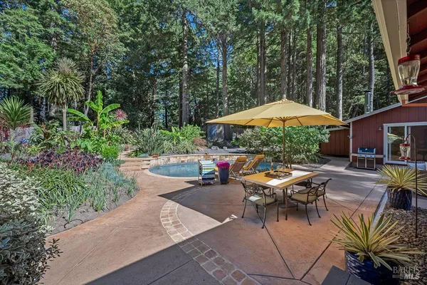 $1,550,000 | 17600 Willow Creek Road, Occidental, CA 95465