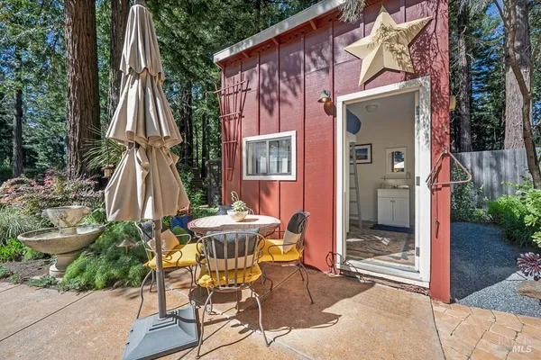 $1,550,000 | 17600 Willow Creek Road, Occidental, CA 95465