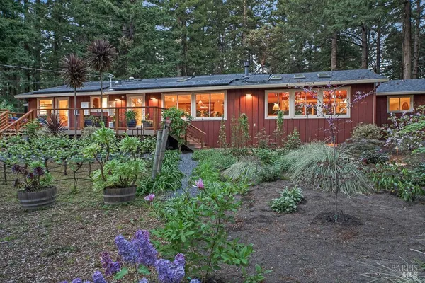 $1,550,000 | 17600 Willow Creek Road, Occidental, CA 95465