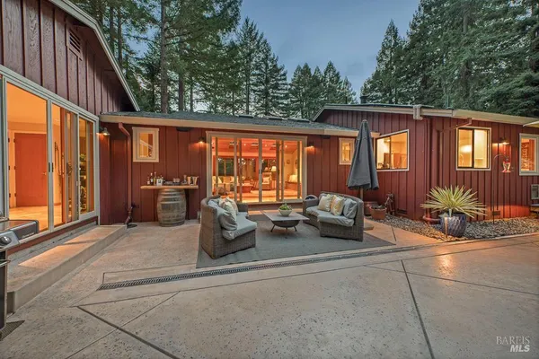$1,550,000 | 17600 Willow Creek Road, Occidental, CA 95465