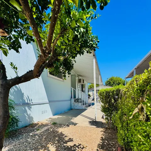 a view of entryway and hall