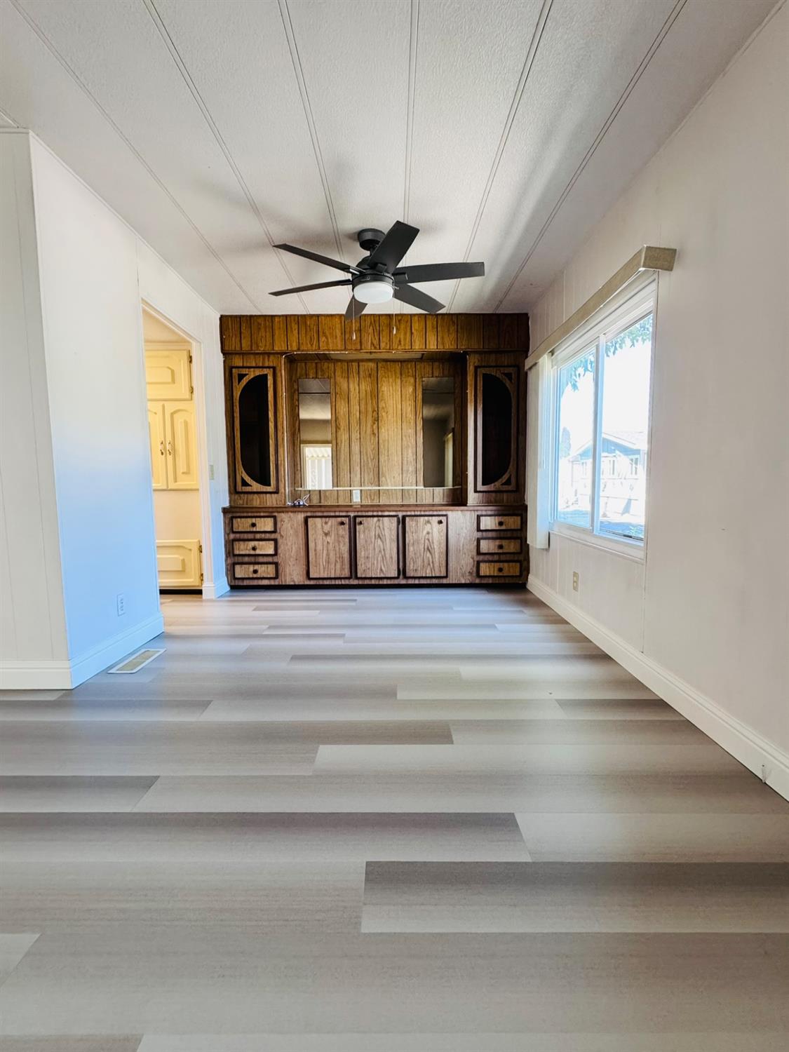 3901 West Lake Road, Unit 123 West Sacramento, CA 95691 - Photo 7 of 26 a view of a livingroom with a ceiling fan window and a ceiling fan