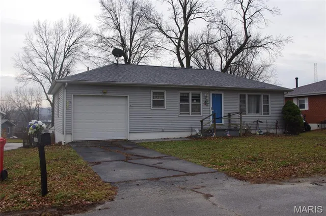 $115,000 | 212 Boyd Drive, Louisiana, MO 63353