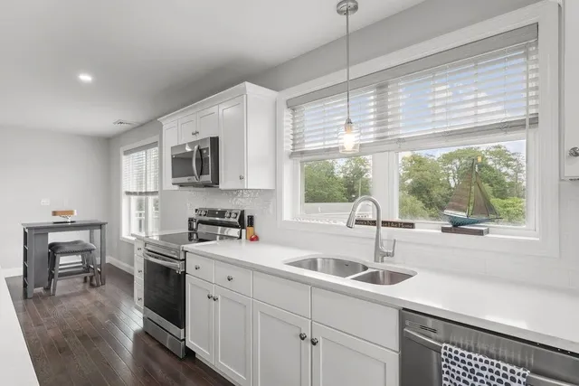 $660,000 | 15 Spadina Avenue, Warwick, RI 02889