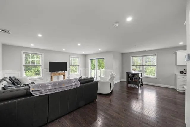 $660,000 | 15 Spadina Avenue, Warwick, RI 02889