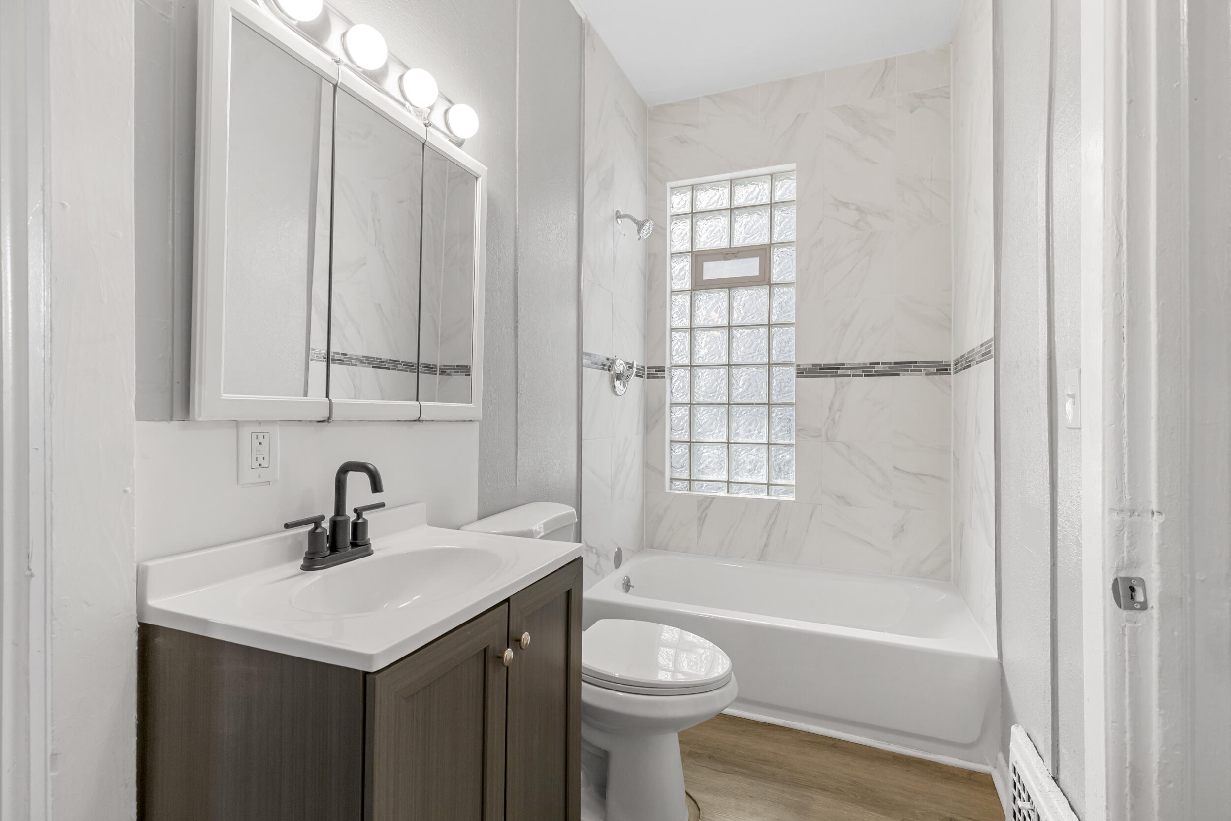 3139 North 11th Street Milwaukee, WI 53206 - Photo 14 of 16 Bathroom