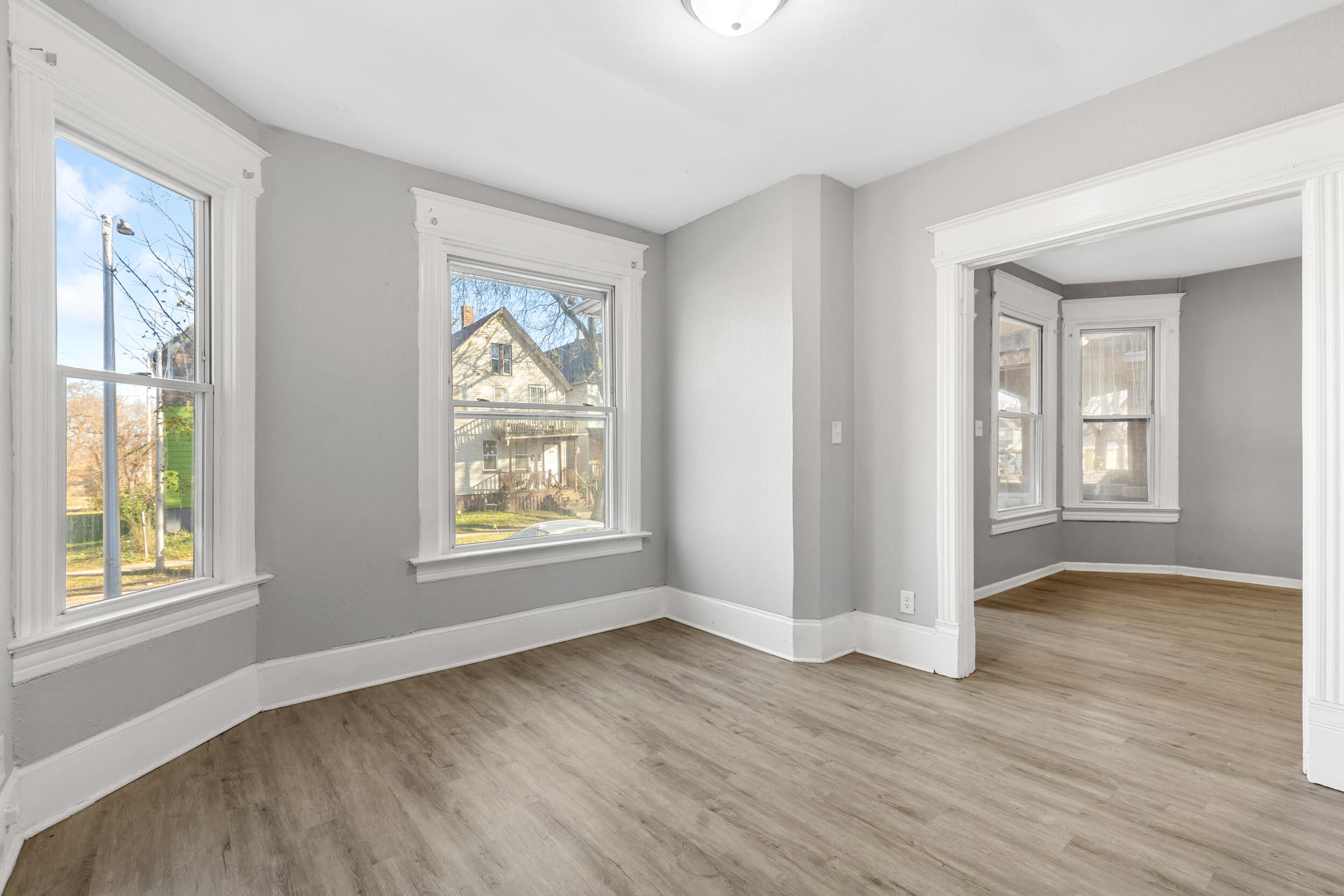 3139 North 11th Street Milwaukee, WI 53206 - Photo 3 of 16 Living room