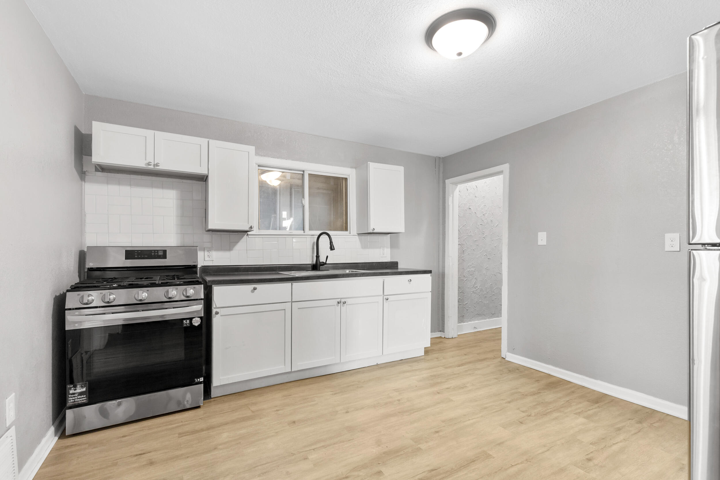 3139 North 11th Street Milwaukee, WI 53206 - Photo 6 of 16 Kitchen