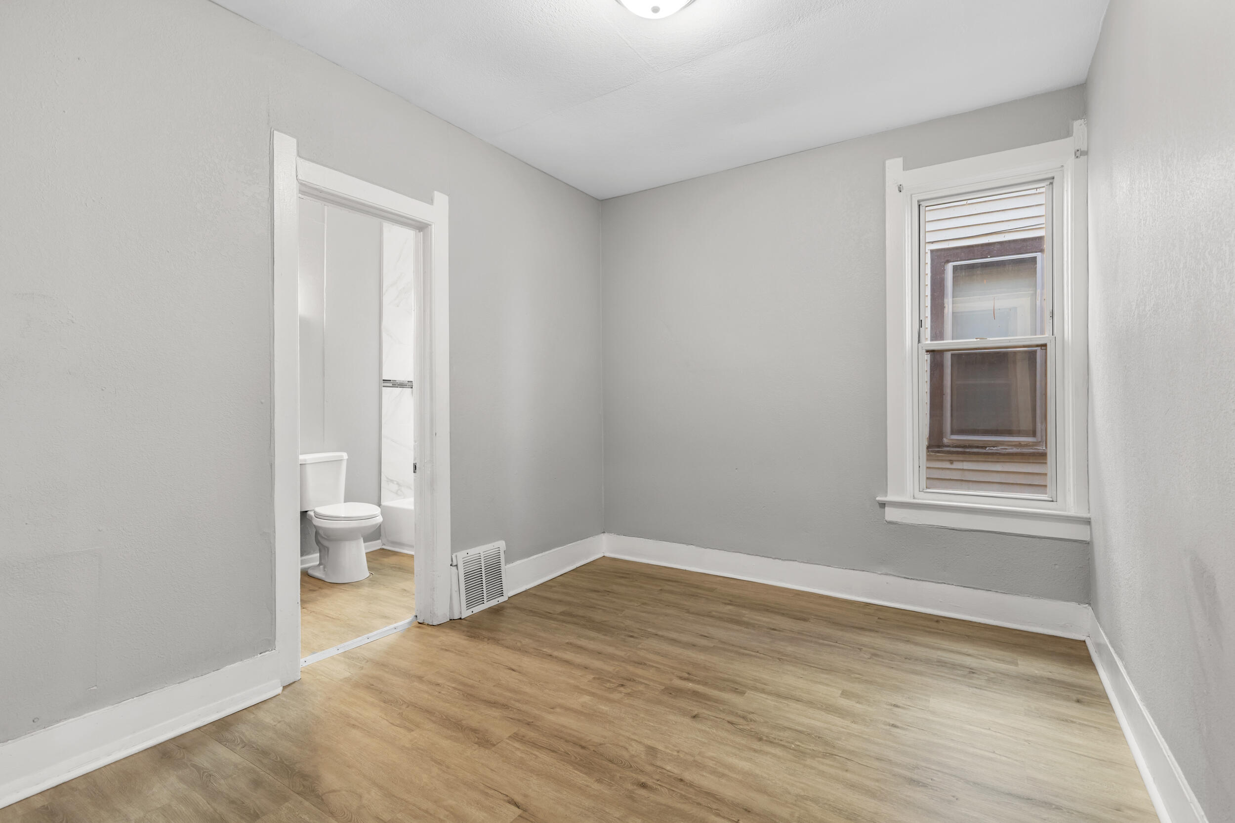 3139 North 11th Street Milwaukee, WI 53206 - Photo 8 of 16 Room