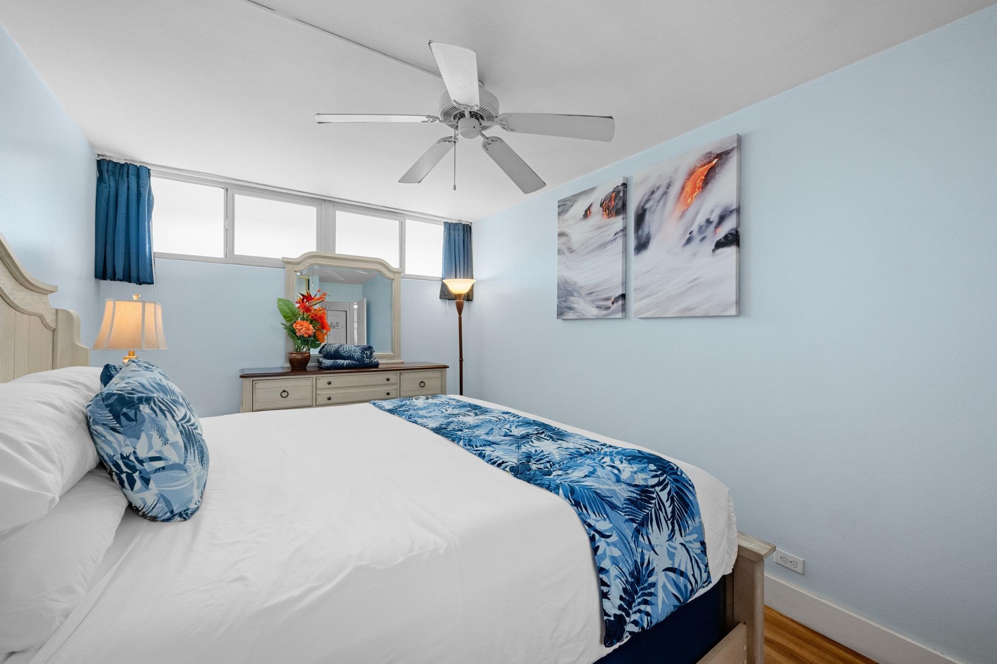 4471 Lower Honoapiilani Road, Unit 415 Lahaina, HI 96761 - Photo 25 of 44 a bedroom with a bed and window