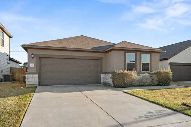 $324,000 | 601 Platinum Lane, Liberty Hill, TX 78642