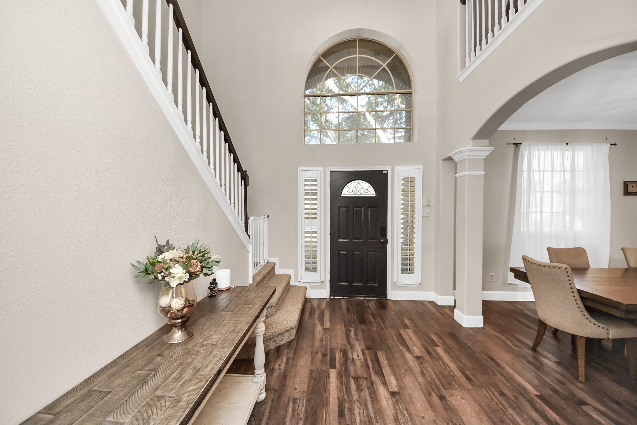 10514 Ravens Way Baytown, TX 77523 - Photo 27 of 50 Foyer perspective looking toward the front door, showcasing the bright and inviting entryway.