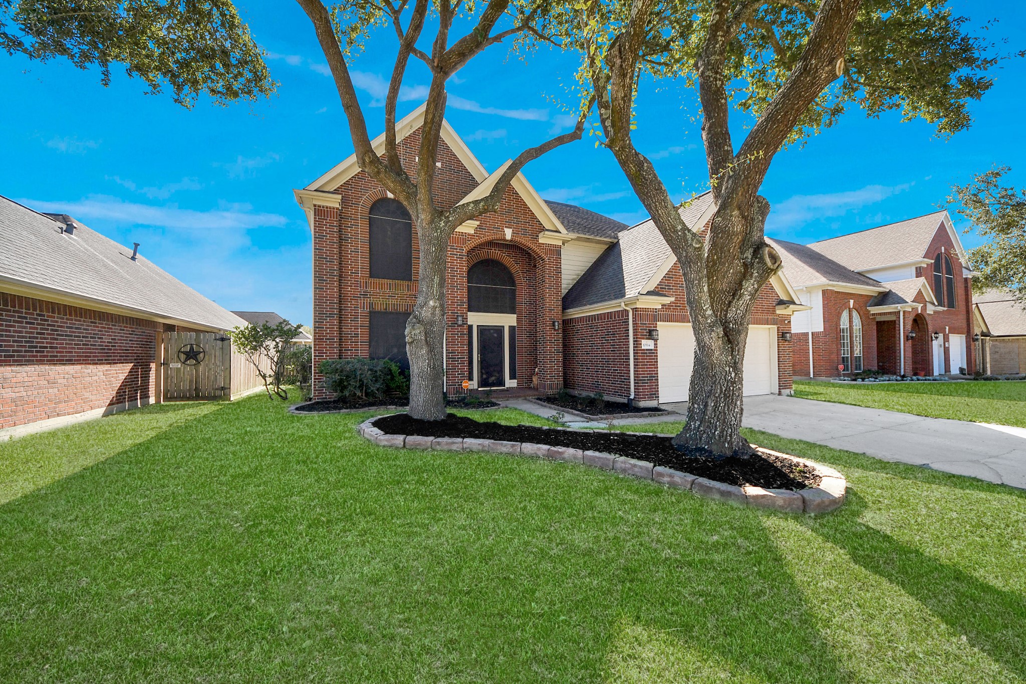 10514 Ravens Way Baytown, TX 77523 - Photo 4 of 50 Inviting curb appeal with a well-maintained front yard and charming exterior. Plenty of space for landscaping and outdoor enjoyment.