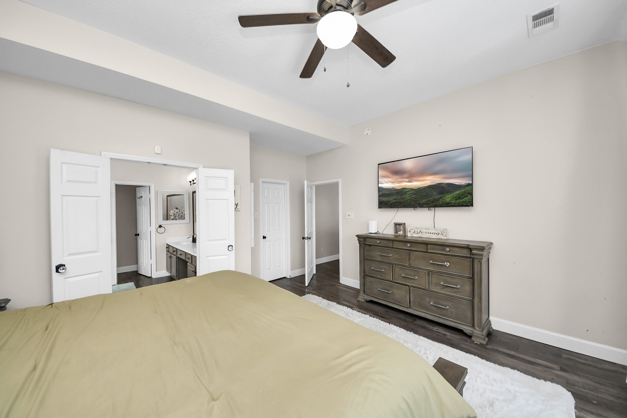 10514 Ravens Way Baytown, TX 77523 - Photo 41 of 50 View of the primary bedroom, showcasing its spacious layout and natural light.