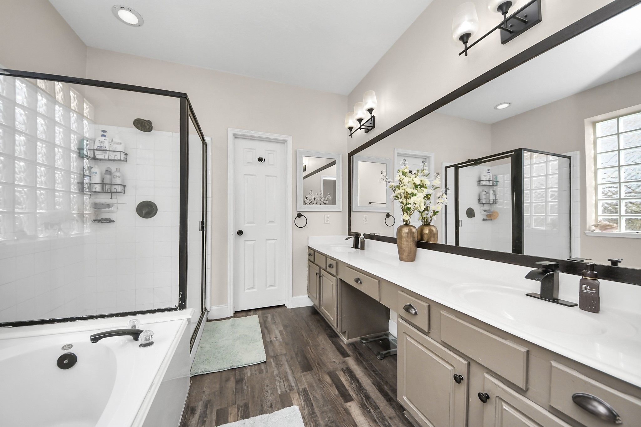 10514 Ravens Way Baytown, TX 77523 - Photo 43 of 50 Primary Bathroom