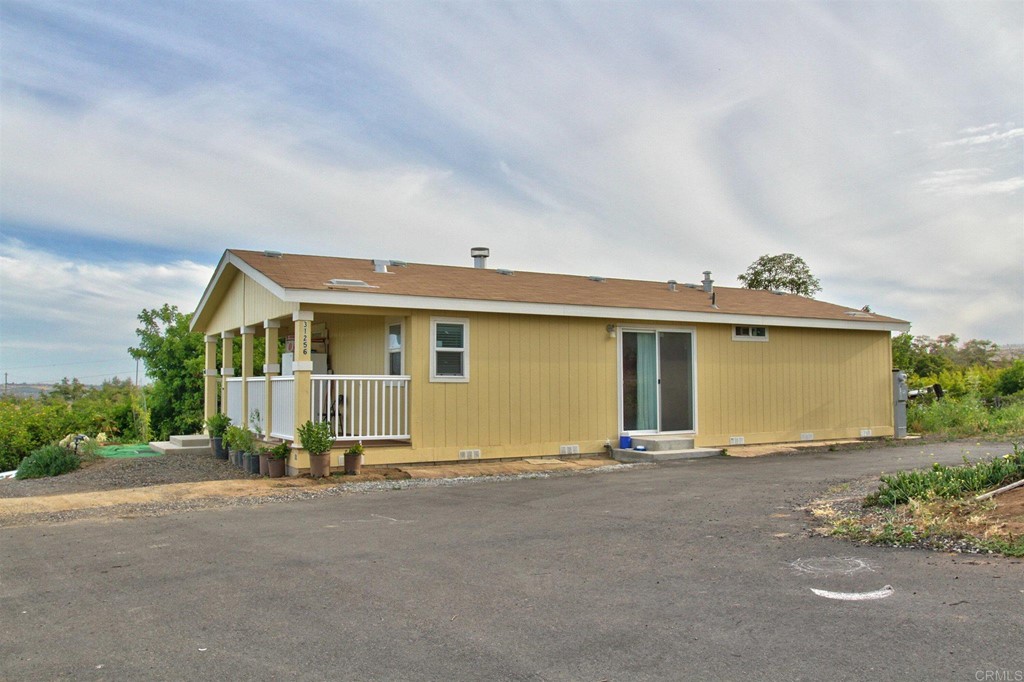 31256 Vía Puerta Del Sol Bonsall, CA 92003 - Photo 21 of 35