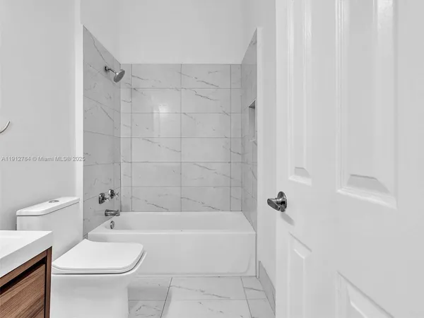 $918,000 | 3776 Northeast 166th Street, Unit 108, North Miami Beach, FL 33160