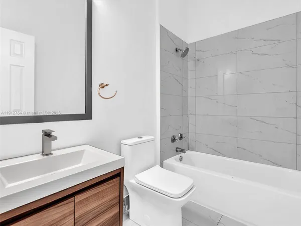 $918,000 | 3776 Northeast 166th Street, Unit 108, North Miami Beach, FL 33160