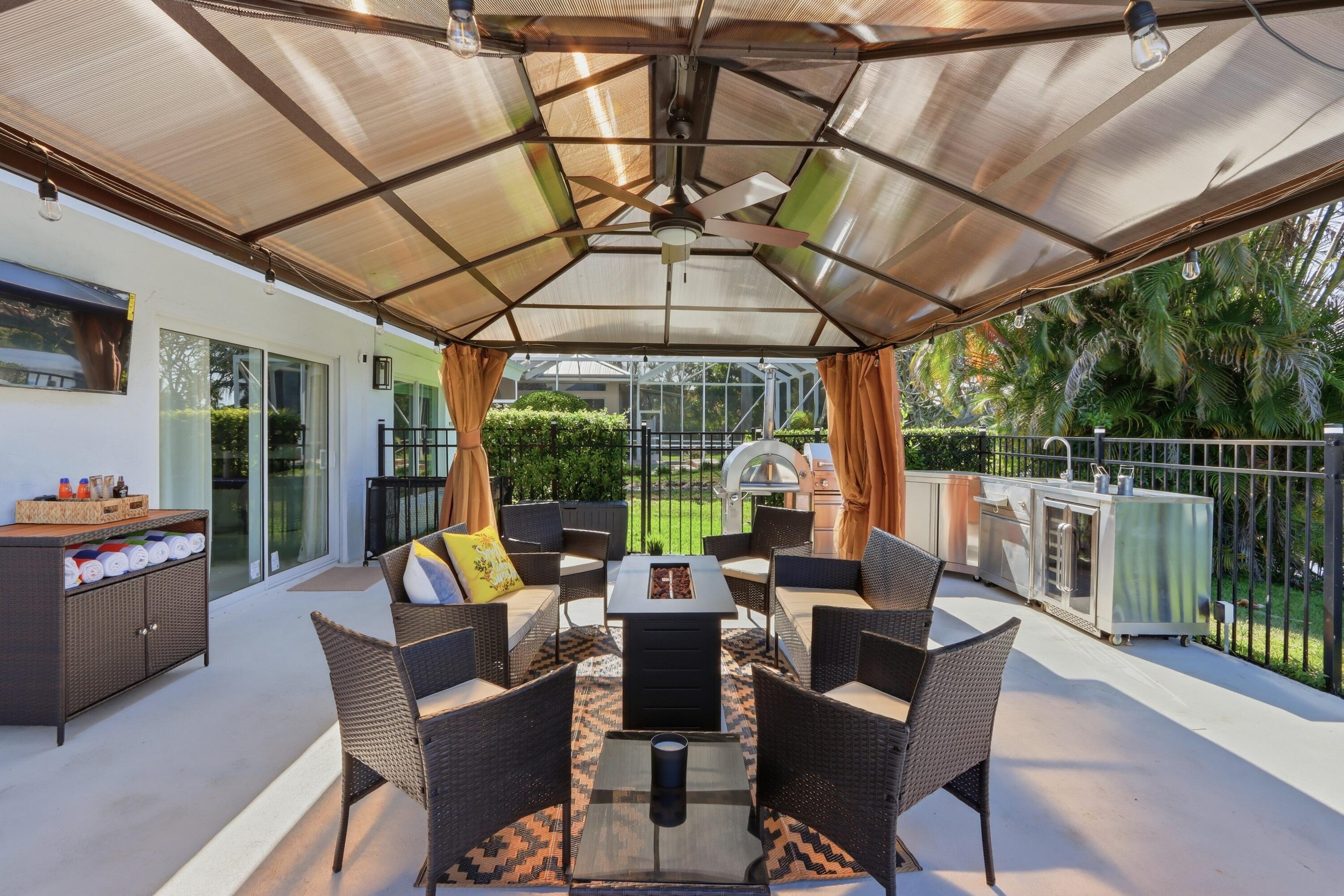 12725 Kingsway Road Wellington, FL 33414 - Photo 28 of 33 045-013-Pool Area-4200x2800