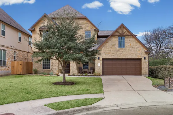 a front view of house with yard and garage