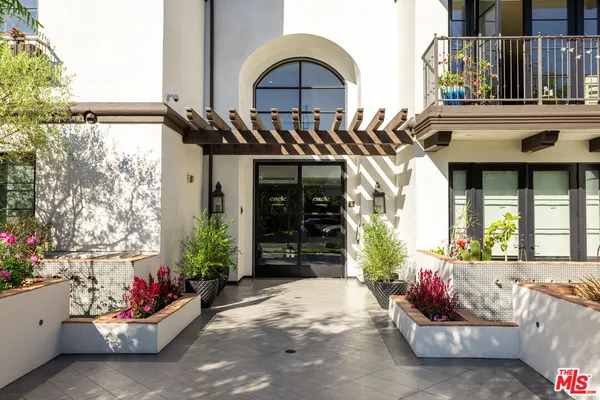 $5,595 | 1333 South Orange Grove Avenue, Unit 102, Los Angeles, CA 90019