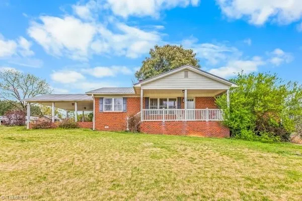 $349,900 | 6585 Scarlet Oak Drive, Denton, NC 27239