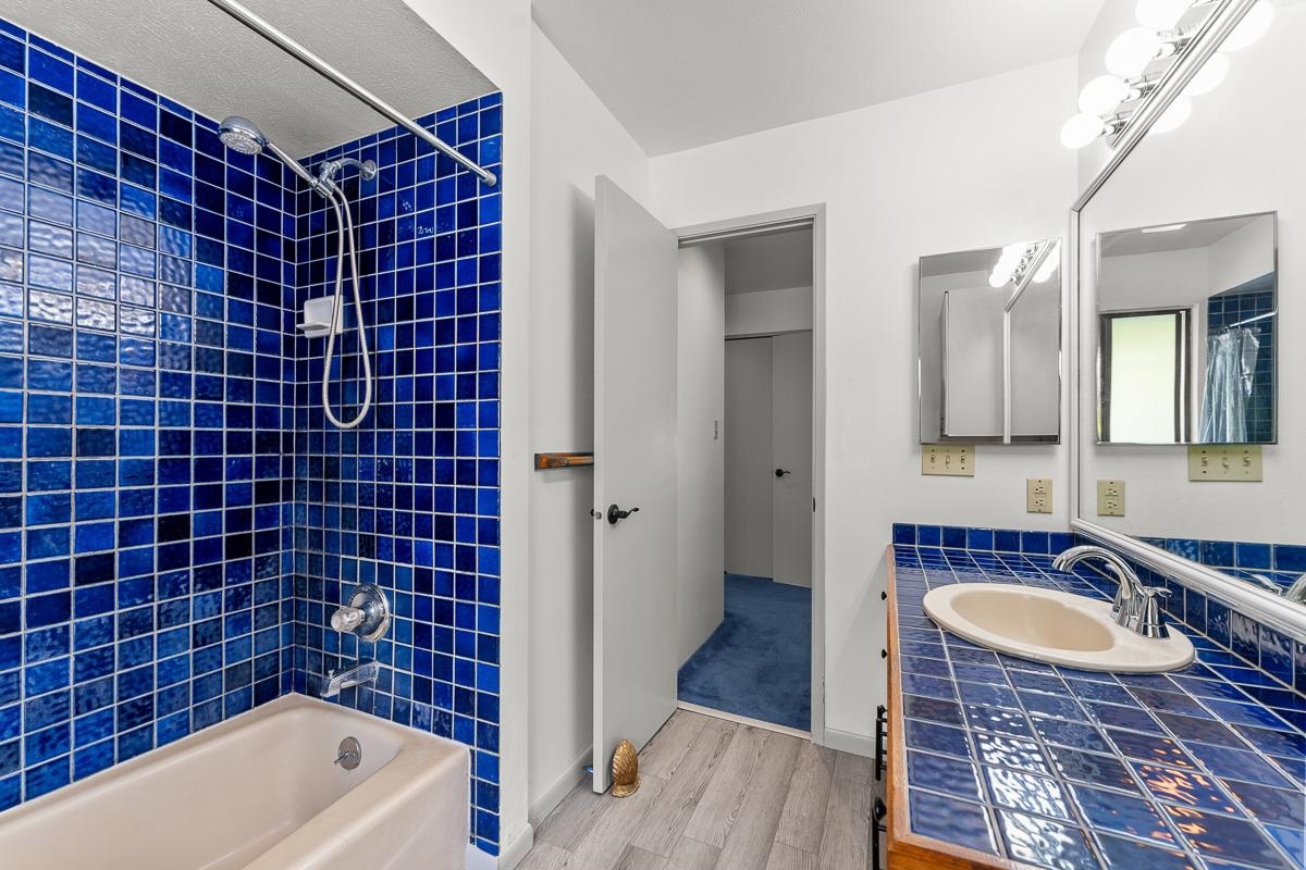 700 South Alu Road Wailuku, HI 96793 - Photo 18 of 42 a bathroom with a bathtub sink and mirror