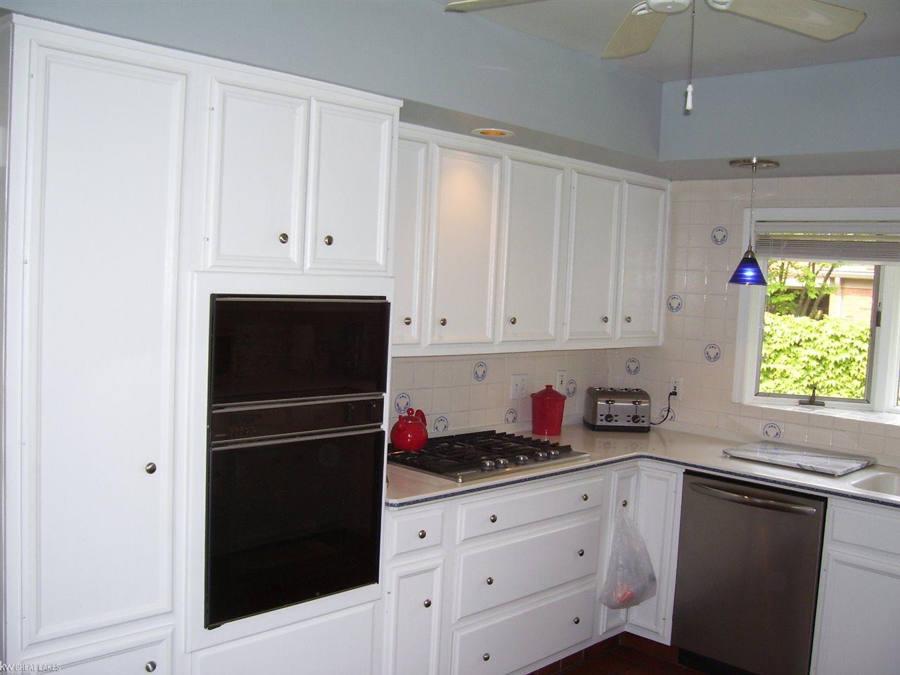680 Hampton Road Grosse Pointe Woods, MI 48236 - Photo 4 of 44