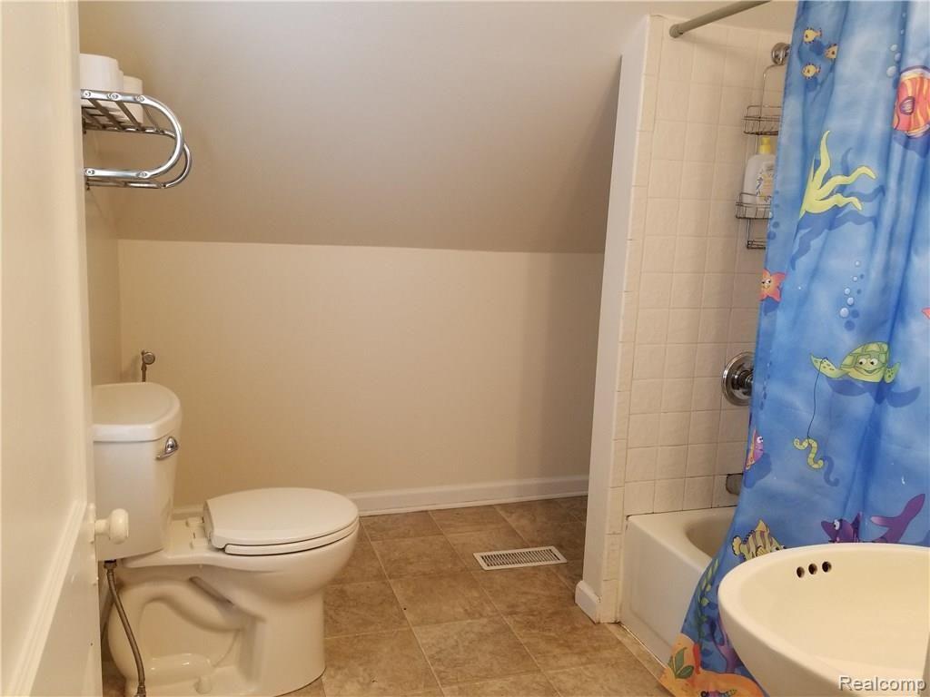3632 Cone Avenue Rochester, MI 48309 - Photo 10 of 18 20170620_160712.jpg